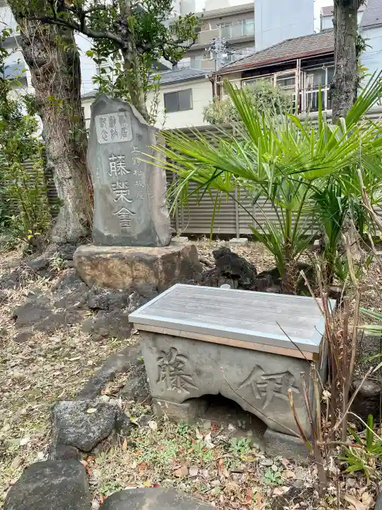 靍護稲荷神社の{uncategorized: "未分類", other: "その他", undefined: "問題あり", building: "その他建物", grave: "お墓", sacred_gate: "鳥居", guardian: "狛犬", statue: "像", buddha: "仏像", history: "歴史", nature: "自然", garden: "庭園", animal: "動物", pagoda: "塔", temizu: "手水舎", mountain_gate: "山門・神門", sanctuary: "本殿・本堂", subordinate: "末社・摂社", art: "芸術", scenery: "景色", jizo: "地蔵", ema: "絵馬", goshuin: "御朱印", omikuji: "おみくじ", items: "授与品その他", amulet: "お守り", goshuincho: "御朱印帳", eats: "食事", festival: "お祭り", votive_dance: "神楽", shichigosan: "七五三参", wedding: "結婚式", experience: "体験その他", initially: "初詣", around: "周辺", anti_infection: "感染症対策"}