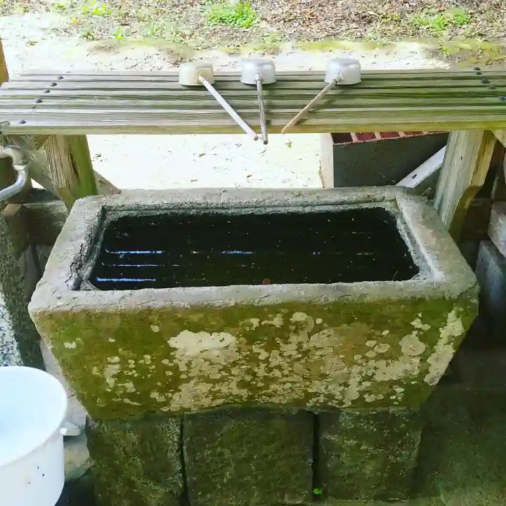 稲荷神社の手水舎