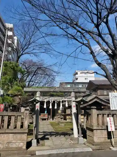 厳島神社（港町弁財天）の{uncategorized: "未分類", other: "その他", undefined: "問題あり", building: "その他建物", grave: "お墓", sacred_gate: "鳥居", guardian: "狛犬", statue: "像", buddha: "仏像", history: "歴史", nature: "自然", garden: "庭園", animal: "動物", pagoda: "塔", temizu: "手水舎", mountain_gate: "山門・神門", sanctuary: "本殿・本堂", subordinate: "末社・摂社", art: "芸術", scenery: "景色", jizo: "地蔵", ema: "絵馬", goshuin: "御朱印", omikuji: "おみくじ", items: "授与品その他", amulet: "お守り", goshuincho: "御朱印帳", eats: "食事", festival: "お祭り", votive_dance: "神楽", shichigosan: "七五三参", wedding: "結婚式", experience: "体験その他", initially: "初詣", around: "周辺", anti_infection: "感染症対策"}