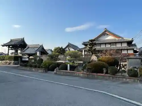 圓願寺の{uncategorized: "未分類", other: "その他", undefined: "問題あり", building: "その他建物", grave: "お墓", sacred_gate: "鳥居", guardian: "狛犬", statue: "像", buddha: "仏像", history: "歴史", nature: "自然", garden: "庭園", animal: "動物", pagoda: "塔", temizu: "手水舎", mountain_gate: "山門・神門", sanctuary: "本殿・本堂", subordinate: "末社・摂社", art: "芸術", scenery: "景色", jizo: "地蔵", ema: "絵馬", goshuin: "御朱印", omikuji: "おみくじ", items: "授与品その他", amulet: "お守り", goshuincho: "御朱印帳", eats: "食事", festival: "お祭り", votive_dance: "神楽", shichigosan: "七五三参", wedding: "結婚式", experience: "体験その他", initially: "初詣", around: "周辺", anti_infection: "感染症対策"}