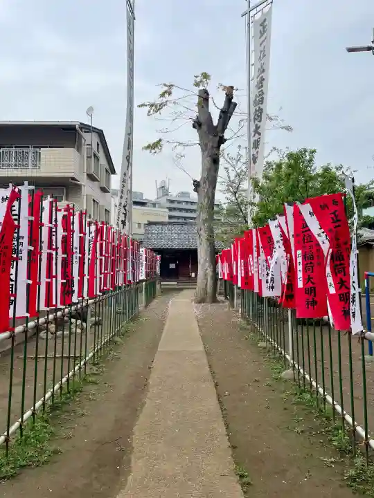 出世稲荷神社の{uncategorized: "未分類", other: "その他", undefined: "問題あり", building: "その他建物", grave: "お墓", sacred_gate: "鳥居", guardian: "狛犬", statue: "像", buddha: "仏像", history: "歴史", nature: "自然", garden: "庭園", animal: "動物", pagoda: "塔", temizu: "手水舎", mountain_gate: "山門・神門", sanctuary: "本殿・本堂", subordinate: "末社・摂社", art: "芸術", scenery: "景色", jizo: "地蔵", ema: "絵馬", goshuin: "御朱印", omikuji: "おみくじ", items: "授与品その他", amulet: "お守り", goshuincho: "御朱印帳", eats: "食事", festival: "お祭り", votive_dance: "神楽", shichigosan: "七五三参", wedding: "結婚式", experience: "体験その他", initially: "初詣", around: "周辺", anti_infection: "感染症対策"}