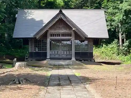 仁倉八幡神社の本殿