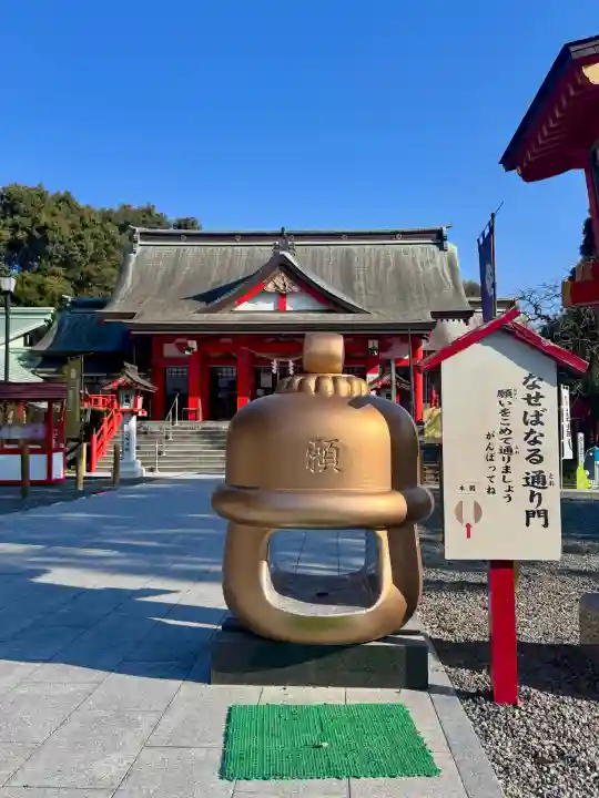 箱崎八幡神社の{uncategorized: "未分類", other: "その他", undefined: "問題あり", building: "その他建物", grave: "お墓", sacred_gate: "鳥居", guardian: "狛犬", statue: "像", buddha: "仏像", history: "歴史", nature: "自然", garden: "庭園", animal: "動物", pagoda: "塔", temizu: "手水舎", mountain_gate: "山門・神門", sanctuary: "本殿・本堂", subordinate: "末社・摂社", art: "芸術", scenery: "景色", jizo: "地蔵", ema: "絵馬", goshuin: "御朱印", omikuji: "おみくじ", items: "授与品その他", amulet: "お守り", goshuincho: "御朱印帳", eats: "食事", festival: "お祭り", votive_dance: "神楽", shichigosan: "七五三参", wedding: "結婚式", experience: "体験その他", initially: "初詣", around: "周辺", anti_infection: "感染症対策"}