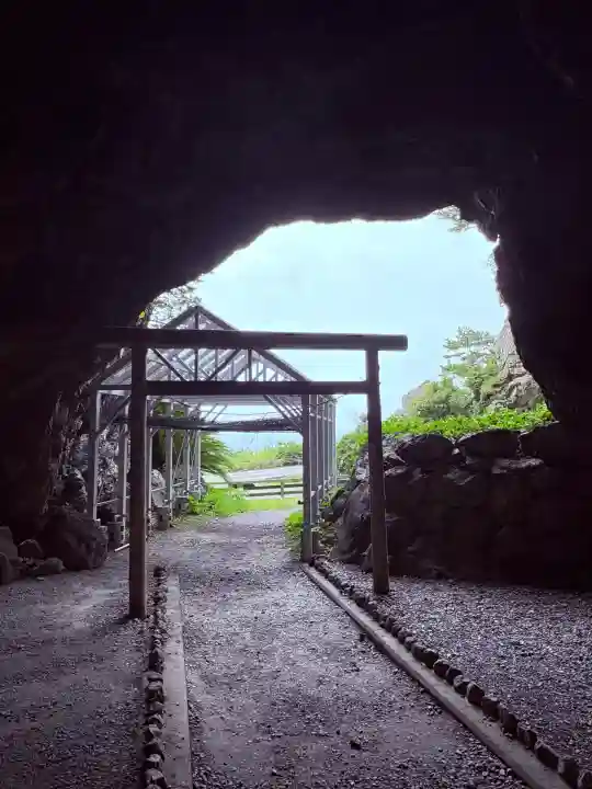 御厨人窟・神明窟(高知県)