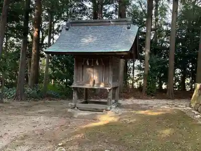 六所神社の{uncategorized: "未分類", other: "その他", undefined: "問題あり", building: "その他建物", grave: "お墓", sacred_gate: "鳥居", guardian: "狛犬", statue: "像", buddha: "仏像", history: "歴史", nature: "自然", garden: "庭園", animal: "動物", pagoda: "塔", temizu: "手水舎", mountain_gate: "山門・神門", sanctuary: "本殿・本堂", subordinate: "末社・摂社", art: "芸術", scenery: "景色", jizo: "地蔵", ema: "絵馬", goshuin: "御朱印", omikuji: "おみくじ", items: "授与品その他", amulet: "お守り", goshuincho: "御朱印帳", eats: "食事", festival: "お祭り", votive_dance: "神楽", shichigosan: "七五三参", wedding: "結婚式", experience: "体験その他", initially: "初詣", around: "周辺", anti_infection: "感染症対策"}