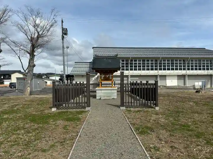 守田神社の{uncategorized: "未分類", other: "その他", undefined: "問題あり", building: "その他建物", grave: "お墓", sacred_gate: "鳥居", guardian: "狛犬", statue: "像", buddha: "仏像", history: "歴史", nature: "自然", garden: "庭園", animal: "動物", pagoda: "塔", temizu: "手水舎", mountain_gate: "山門・神門", sanctuary: "本殿・本堂", subordinate: "末社・摂社", art: "芸術", scenery: "景色", jizo: "地蔵", ema: "絵馬", goshuin: "御朱印", omikuji: "おみくじ", items: "授与品その他", amulet: "お守り", goshuincho: "御朱印帳", eats: "食事", festival: "お祭り", votive_dance: "神楽", shichigosan: "七五三参", wedding: "結婚式", experience: "体験その他", initially: "初詣", around: "周辺", anti_infection: "感染症対策"}