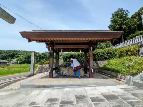 神明社（田籾町）の手水舎