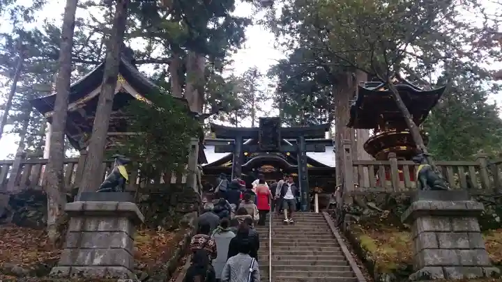 三峯神社の{uncategorized: "未分類", other: "その他", undefined: "問題あり", building: "その他建物", grave: "お墓", sacred_gate: "鳥居", guardian: "狛犬", statue: "像", buddha: "仏像", history: "歴史", nature: "自然", garden: "庭園", animal: "動物", pagoda: "塔", temizu: "手水舎", mountain_gate: "山門・神門", sanctuary: "本殿・本堂", subordinate: "末社・摂社", art: "芸術", scenery: "景色", jizo: "地蔵", ema: "絵馬", goshuin: "御朱印", omikuji: "おみくじ", items: "授与品その他", amulet: "お守り", goshuincho: "御朱印帳", eats: "食事", festival: "お祭り", votive_dance: "神楽", shichigosan: "七五三参", wedding: "結婚式", experience: "体験その他", initially: "初詣", around: "周辺", anti_infection: "感染症対策"}