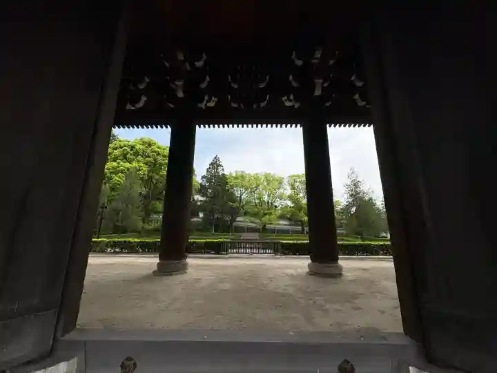 東福禅寺(東福寺)の{uncategorized: "未分類", other: "その他", undefined: "問題あり", building: "その他建物", grave: "お墓", sacred_gate: "鳥居", guardian: "狛犬", statue: "像", buddha: "仏像", history: "歴史", nature: "自然", garden: "庭園", animal: "動物", pagoda: "塔", temizu: "手水舎", mountain_gate: "山門・神門", sanctuary: "本殿・本堂", subordinate: "末社・摂社", art: "芸術", scenery: "景色", jizo: "地蔵", ema: "絵馬", goshuin: "御朱印", omikuji: "おみくじ", items: "授与品その他", amulet: "お守り", goshuincho: "御朱印帳", eats: "食事", festival: "お祭り", votive_dance: "神楽", shichigosan: "七五三参", wedding: "結婚式", experience: "体験その他", initially: "初詣", around: "周辺", anti_infection: "感染症対策"}