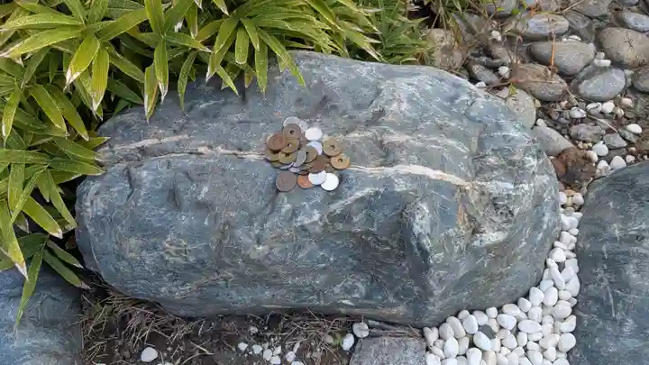 いで湯の磐座の本殿・本堂