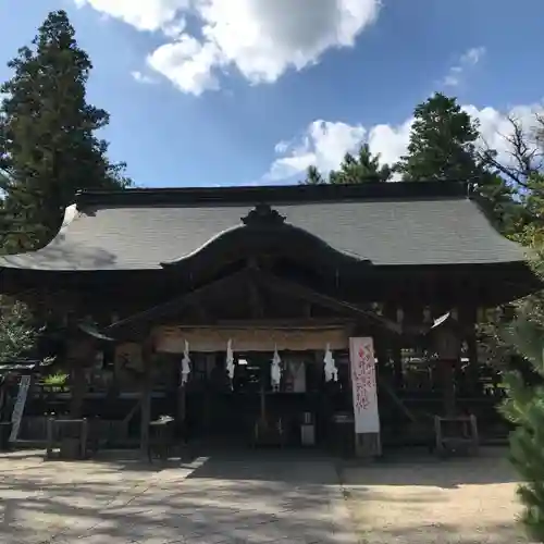 大和神社の本殿