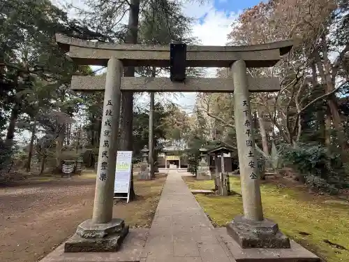 蛟蝄神社奥の宮の{uncategorized: "未分類", other: "その他", undefined: "問題あり", building: "その他建物", grave: "お墓", sacred_gate: "鳥居", guardian: "狛犬", statue: "像", buddha: "仏像", history: "歴史", nature: "自然", garden: "庭園", animal: "動物", pagoda: "塔", temizu: "手水舎", mountain_gate: "山門・神門", sanctuary: "本殿・本堂", subordinate: "末社・摂社", art: "芸術", scenery: "景色", jizo: "地蔵", ema: "絵馬", goshuin: "御朱印", omikuji: "おみくじ", items: "授与品その他", amulet: "お守り", goshuincho: "御朱印帳", eats: "食事", festival: "お祭り", votive_dance: "神楽", shichigosan: "七五三参", wedding: "結婚式", experience: "体験その他", initially: "初詣", around: "周辺", anti_infection: "感染症対策"}