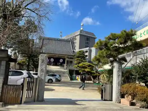 万徳寺の山門