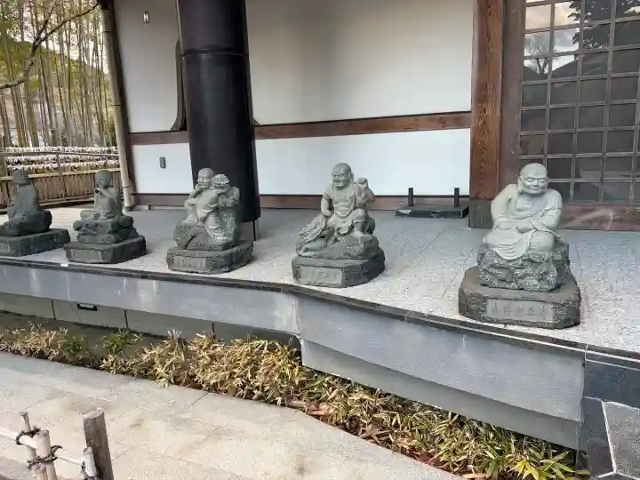 修禅寺の{uncategorized: "未分類", other: "その他", undefined: "問題あり", building: "その他建物", grave: "お墓", sacred_gate: "鳥居", guardian: "狛犬", statue: "像", buddha: "仏像", history: "歴史", nature: "自然", garden: "庭園", animal: "動物", pagoda: "塔", temizu: "手水舎", mountain_gate: "山門・神門", sanctuary: "本殿・本堂", subordinate: "末社・摂社", art: "芸術", scenery: "景色", jizo: "地蔵", ema: "絵馬", goshuin: "御朱印", omikuji: "おみくじ", items: "授与品その他", amulet: "お守り", goshuincho: "御朱印帳", eats: "食事", festival: "お祭り", votive_dance: "神楽", shichigosan: "七五三参", wedding: "結婚式", experience: "体験その他", initially: "初詣", around: "周辺", anti_infection: "感染症対策"}