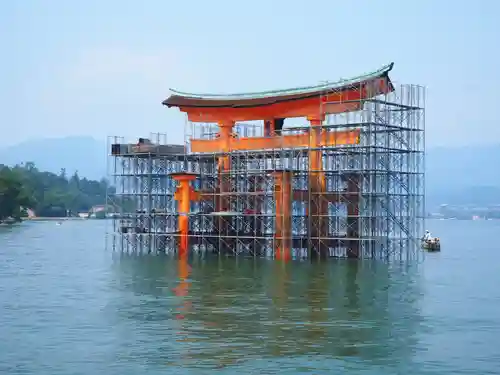 厳島神社の鳥居