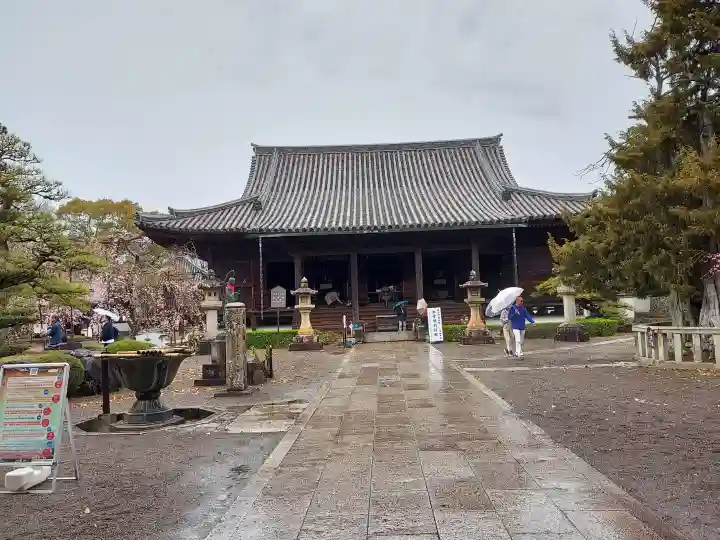 道成寺の{uncategorized: "未分類", other: "その他", undefined: "問題あり", building: "その他建物", grave: "お墓", sacred_gate: "鳥居", guardian: "狛犬", statue: "像", buddha: "仏像", history: "歴史", nature: "自然", garden: "庭園", animal: "動物", pagoda: "塔", temizu: "手水舎", mountain_gate: "山門・神門", sanctuary: "本殿・本堂", subordinate: "末社・摂社", art: "芸術", scenery: "景色", jizo: "地蔵", ema: "絵馬", goshuin: "御朱印", omikuji: "おみくじ", items: "授与品その他", amulet: "お守り", goshuincho: "御朱印帳", eats: "食事", festival: "お祭り", votive_dance: "神楽", shichigosan: "七五三参", wedding: "結婚式", experience: "体験その他", initially: "初詣", around: "周辺", anti_infection: "感染症対策"}