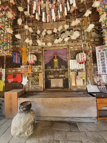 岩之上堂の本殿・本堂