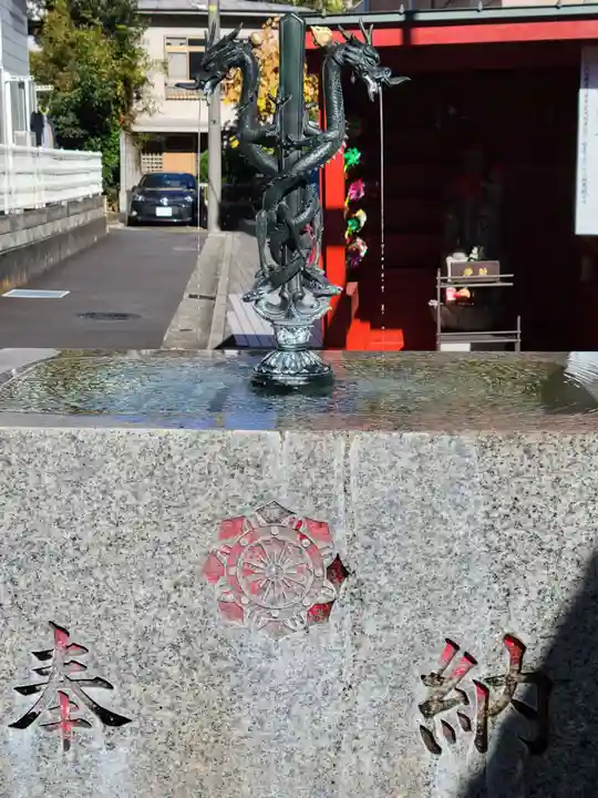 成田山横浜別院延命院の手水舎