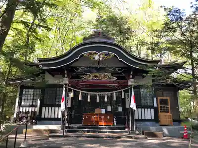 新屋山神社の本殿・本堂