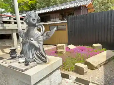 新善光寺の{uncategorized: "未分類", other: "その他", undefined: "問題あり", building: "その他建物", grave: "お墓", sacred_gate: "鳥居", guardian: "狛犬", statue: "像", buddha: "仏像", history: "歴史", nature: "自然", garden: "庭園", animal: "動物", pagoda: "塔", temizu: "手水舎", mountain_gate: "山門・神門", sanctuary: "本殿・本堂", subordinate: "末社・摂社", art: "芸術", scenery: "景色", jizo: "地蔵", ema: "絵馬", goshuin: "御朱印", omikuji: "おみくじ", items: "授与品その他", amulet: "お守り", goshuincho: "御朱印帳", eats: "食事", festival: "お祭り", votive_dance: "神楽", shichigosan: "七五三参", wedding: "結婚式", experience: "体験その他", initially: "初詣", around: "周辺", anti_infection: "感染症対策"}