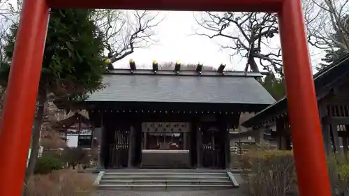 本輪西八幡神社の山門・神門