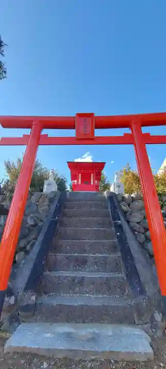差出磯大嶽山神社 仕事と健康と厄よけの神さまの鳥居
