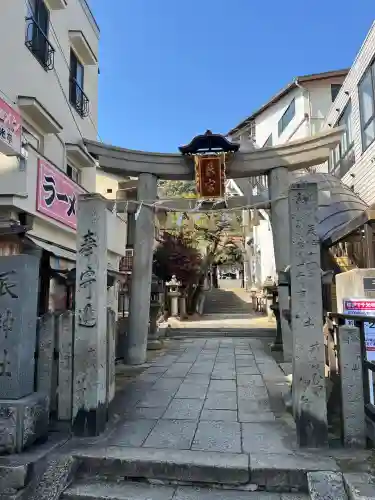 艮神社の{uncategorized: "未分類", other: "その他", undefined: "問題あり", building: "その他建物", grave: "お墓", sacred_gate: "鳥居", guardian: "狛犬", statue: "像", buddha: "仏像", history: "歴史", nature: "自然", garden: "庭園", animal: "動物", pagoda: "塔", temizu: "手水舎", mountain_gate: "山門・神門", sanctuary: "本殿・本堂", subordinate: "末社・摂社", art: "芸術", scenery: "景色", jizo: "地蔵", ema: "絵馬", goshuin: "御朱印", omikuji: "おみくじ", items: "授与品その他", amulet: "お守り", goshuincho: "御朱印帳", eats: "食事", festival: "お祭り", votive_dance: "神楽", shichigosan: "七五三参", wedding: "結婚式", experience: "体験その他", initially: "初詣", around: "周辺", anti_infection: "感染症対策"}