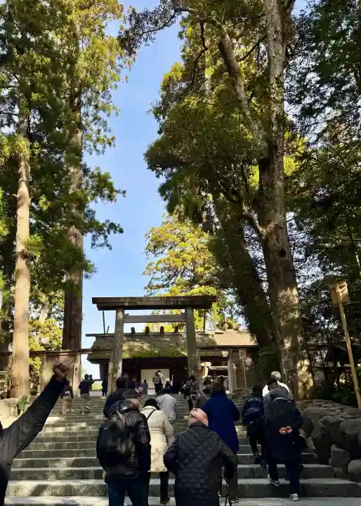伊勢神宮内宮(皇大神宮)の{uncategorized: "未分類", other: "その他", undefined: "問題あり", building: "その他建物", grave: "お墓", sacred_gate: "鳥居", guardian: "狛犬", statue: "像", buddha: "仏像", history: "歴史", nature: "自然", garden: "庭園", animal: "動物", pagoda: "塔", temizu: "手水舎", mountain_gate: "山門・神門", sanctuary: "本殿・本堂", subordinate: "末社・摂社", art: "芸術", scenery: "景色", jizo: "地蔵", ema: "絵馬", goshuin: "御朱印", omikuji: "おみくじ", items: "授与品その他", amulet: "お守り", goshuincho: "御朱印帳", eats: "食事", festival: "お祭り", votive_dance: "神楽", shichigosan: "七五三参", wedding: "結婚式", experience: "体験その他", initially: "初詣", around: "周辺", anti_infection: "感染症対策"}