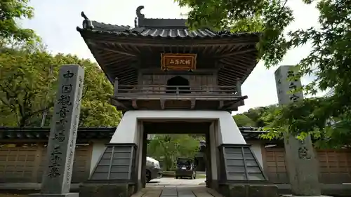 観音院の山門