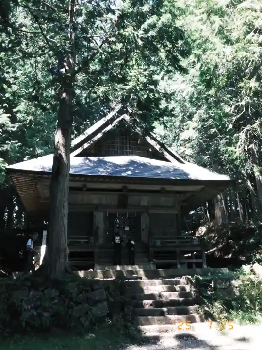 戸隠神社火之御子社の{uncategorized: "未分類", other: "その他", undefined: "問題あり", building: "その他建物", grave: "お墓", sacred_gate: "鳥居", guardian: "狛犬", statue: "像", buddha: "仏像", history: "歴史", nature: "自然", garden: "庭園", animal: "動物", pagoda: "塔", temizu: "手水舎", mountain_gate: "山門・神門", sanctuary: "本殿・本堂", subordinate: "末社・摂社", art: "芸術", scenery: "景色", jizo: "地蔵", ema: "絵馬", goshuin: "御朱印", omikuji: "おみくじ", items: "授与品その他", amulet: "お守り", goshuincho: "御朱印帳", eats: "食事", festival: "お祭り", votive_dance: "神楽", shichigosan: "七五三参", wedding: "結婚式", experience: "体験その他", initially: "初詣", around: "周辺", anti_infection: "感染症対策"}