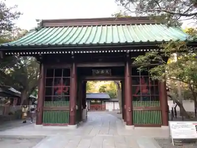 高徳院の山門・神門
