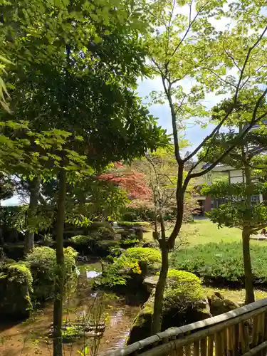 多禰寺の庭園