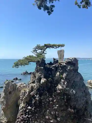 森戸大明神（森戸神社）の{uncategorized: "未分類", other: "その他", undefined: "問題あり", building: "その他建物", grave: "お墓", sacred_gate: "鳥居", guardian: "狛犬", statue: "像", buddha: "仏像", history: "歴史", nature: "自然", garden: "庭園", animal: "動物", pagoda: "塔", temizu: "手水舎", mountain_gate: "山門・神門", sanctuary: "本殿・本堂", subordinate: "末社・摂社", art: "芸術", scenery: "景色", jizo: "地蔵", ema: "絵馬", goshuin: "御朱印", omikuji: "おみくじ", items: "授与品その他", amulet: "お守り", goshuincho: "御朱印帳", eats: "食事", festival: "お祭り", votive_dance: "神楽", shichigosan: "七五三参", wedding: "結婚式", experience: "体験その他", initially: "初詣", around: "周辺", anti_infection: "感染症対策"}