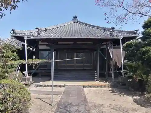 法厳尼寺の本殿・本堂
