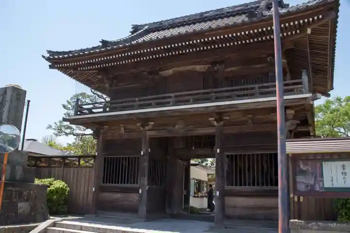 本覚寺の山門・神門