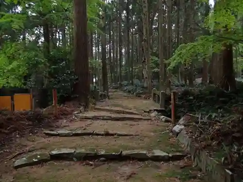 銀山上神社の建物その他