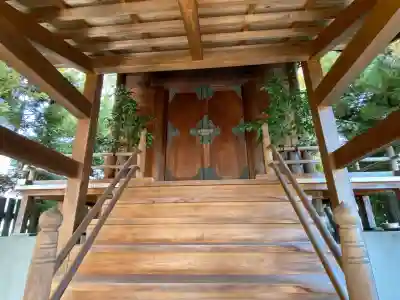 宇津神社の{uncategorized: "未分類", other: "その他", undefined: "問題あり", building: "その他建物", grave: "お墓", sacred_gate: "鳥居", guardian: "狛犬", statue: "像", buddha: "仏像", history: "歴史", nature: "自然", garden: "庭園", animal: "動物", pagoda: "塔", temizu: "手水舎", mountain_gate: "山門・神門", sanctuary: "本殿・本堂", subordinate: "末社・摂社", art: "芸術", scenery: "景色", jizo: "地蔵", ema: "絵馬", goshuin: "御朱印", omikuji: "おみくじ", items: "授与品その他", amulet: "お守り", goshuincho: "御朱印帳", eats: "食事", festival: "お祭り", votive_dance: "神楽", shichigosan: "七五三参", wedding: "結婚式", experience: "体験その他", initially: "初詣", around: "周辺", anti_infection: "感染症対策"}