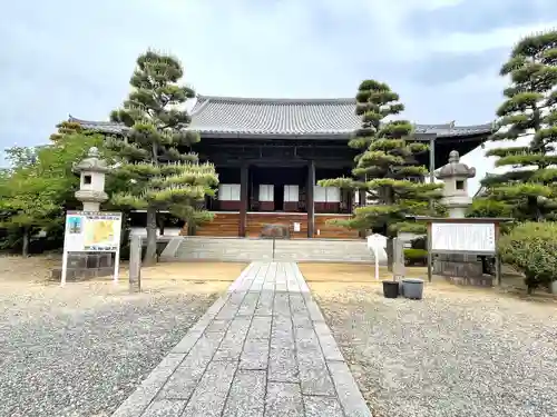 常楽寺の本殿・本堂
