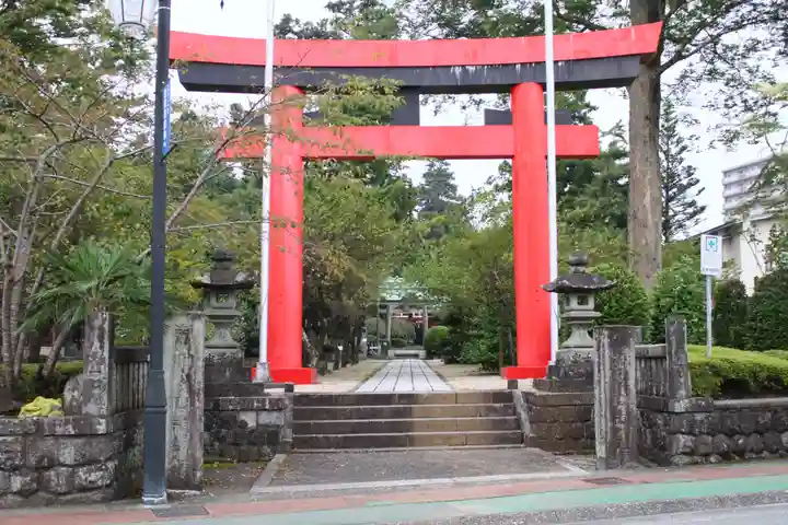 新橋浅間神社の鳥居