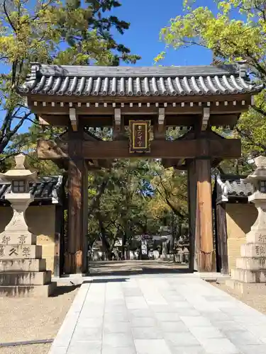 西宮神社の山門