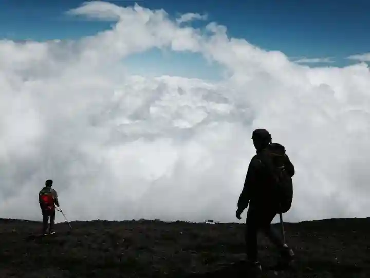 富士山頂上浅間大社奥宮(静岡県)