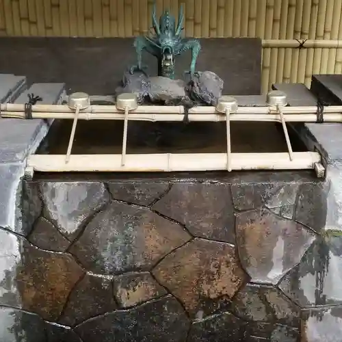 銀杏岡八幡神社の手水舎