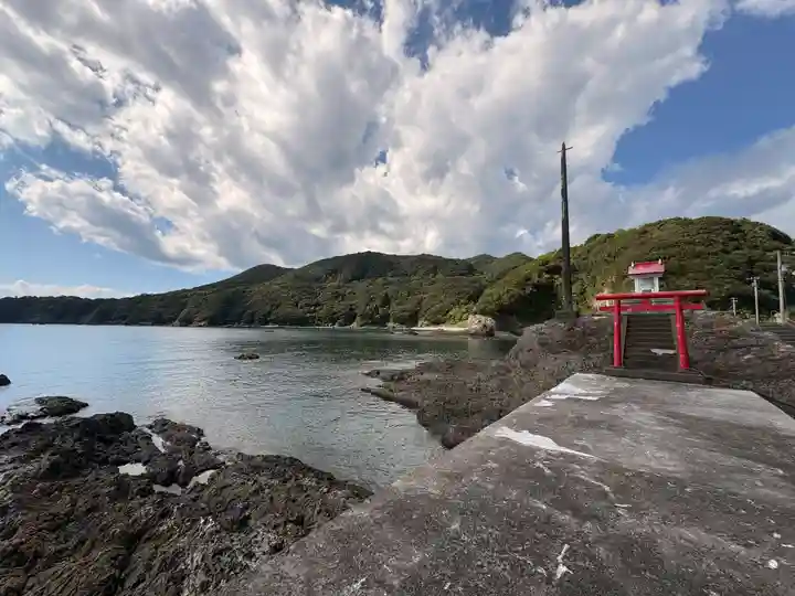 土佐清水港飛島防波堤灯台神社(高知県)