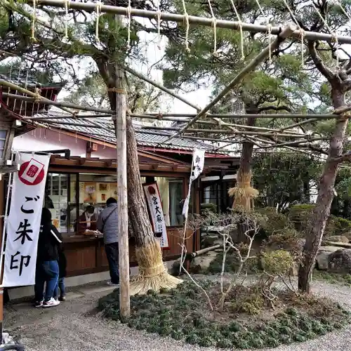 金蛇水神社の庭園