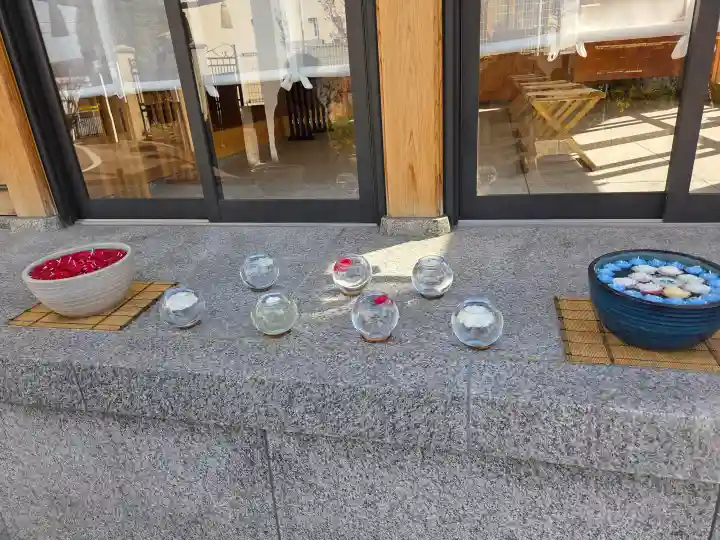 駒込妙義神社の{uncategorized: "未分類", other: "その他", undefined: "問題あり", building: "その他建物", grave: "お墓", sacred_gate: "鳥居", guardian: "狛犬", statue: "像", buddha: "仏像", history: "歴史", nature: "自然", garden: "庭園", animal: "動物", pagoda: "塔", temizu: "手水舎", mountain_gate: "山門・神門", sanctuary: "本殿・本堂", subordinate: "末社・摂社", art: "芸術", scenery: "景色", jizo: "地蔵", ema: "絵馬", goshuin: "御朱印", omikuji: "おみくじ", items: "授与品その他", amulet: "お守り", goshuincho: "御朱印帳", eats: "食事", festival: "お祭り", votive_dance: "神楽", shichigosan: "七五三参", wedding: "結婚式", experience: "体験その他", initially: "初詣", around: "周辺", anti_infection: "感染症対策"}