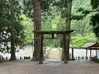 室生龍穴神社の{uncategorized: "未分類", other: "その他", undefined: "問題あり", building: "その他建物", grave: "お墓", sacred_gate: "鳥居", guardian: "狛犬", statue: "像", buddha: "仏像", history: "歴史", nature: "自然", garden: "庭園", animal: "動物", pagoda: "塔", temizu: "手水舎", mountain_gate: "山門・神門", sanctuary: "本殿・本堂", subordinate: "末社・摂社", art: "芸術", scenery: "景色", jizo: "地蔵", ema: "絵馬", goshuin: "御朱印", omikuji: "おみくじ", items: "授与品その他", amulet: "お守り", goshuincho: "御朱印帳", eats: "食事", festival: "お祭り", votive_dance: "神楽", shichigosan: "七五三参", wedding: "結婚式", experience: "体験その他", initially: "初詣", around: "周辺", anti_infection: "感染症対策"}