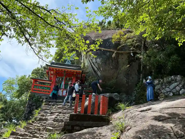 神倉神社(熊野速玉大社摂社)の{uncategorized: "未分類", other: "その他", undefined: "問題あり", building: "その他建物", grave: "お墓", sacred_gate: "鳥居", guardian: "狛犬", statue: "像", buddha: "仏像", history: "歴史", nature: "自然", garden: "庭園", animal: "動物", pagoda: "塔", temizu: "手水舎", mountain_gate: "山門・神門", sanctuary: "本殿・本堂", subordinate: "末社・摂社", art: "芸術", scenery: "景色", jizo: "地蔵", ema: "絵馬", goshuin: "御朱印", omikuji: "おみくじ", items: "授与品その他", amulet: "お守り", goshuincho: "御朱印帳", eats: "食事", festival: "お祭り", votive_dance: "神楽", shichigosan: "七五三参", wedding: "結婚式", experience: "体験その他", initially: "初詣", around: "周辺", anti_infection: "感染症対策"}