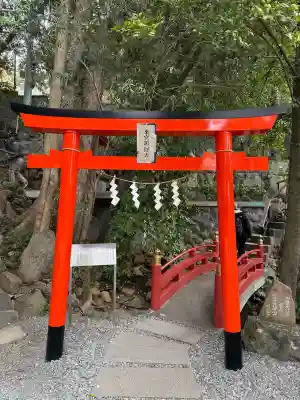 來宮弁財天（來宮神社境内社）の{uncategorized: "未分類", other: "その他", undefined: "問題あり", building: "その他建物", grave: "お墓", sacred_gate: "鳥居", guardian: "狛犬", statue: "像", buddha: "仏像", history: "歴史", nature: "自然", garden: "庭園", animal: "動物", pagoda: "塔", temizu: "手水舎", mountain_gate: "山門・神門", sanctuary: "本殿・本堂", subordinate: "末社・摂社", art: "芸術", scenery: "景色", jizo: "地蔵", ema: "絵馬", goshuin: "御朱印", omikuji: "おみくじ", items: "授与品その他", amulet: "お守り", goshuincho: "御朱印帳", eats: "食事", festival: "お祭り", votive_dance: "神楽", shichigosan: "七五三参", wedding: "結婚式", experience: "体験その他", initially: "初詣", around: "周辺", anti_infection: "感染症対策"}