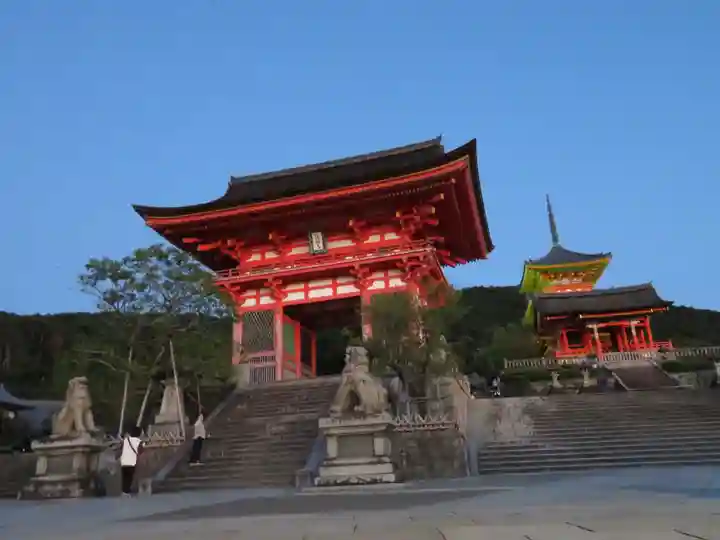 清水寺の山門・神門