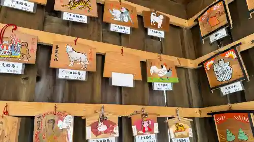 七重浜海津見神社の{uncategorized: "未分類", other: "その他", undefined: "問題あり", building: "その他建物", grave: "お墓", sacred_gate: "鳥居", guardian: "狛犬", statue: "像", buddha: "仏像", history: "歴史", nature: "自然", garden: "庭園", animal: "動物", pagoda: "塔", temizu: "手水舎", mountain_gate: "山門・神門", sanctuary: "本殿・本堂", subordinate: "末社・摂社", art: "芸術", scenery: "景色", jizo: "地蔵", ema: "絵馬", goshuin: "御朱印", omikuji: "おみくじ", items: "授与品その他", amulet: "お守り", goshuincho: "御朱印帳", eats: "食事", festival: "お祭り", votive_dance: "神楽", shichigosan: "七五三参", wedding: "結婚式", experience: "体験その他", initially: "初詣", around: "周辺", anti_infection: "感染症対策"}